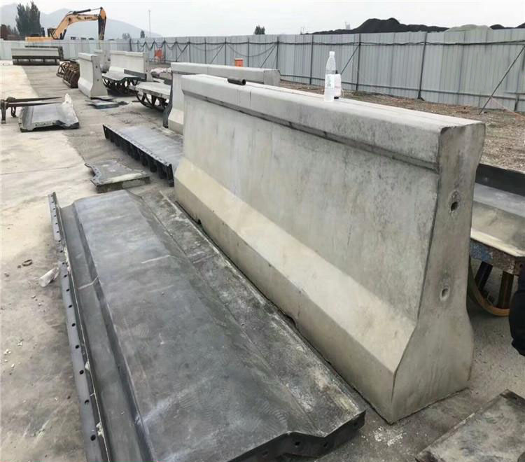 公路隔离墩半岛（中国）