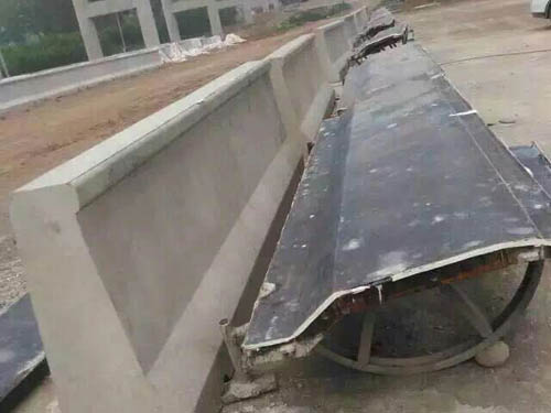 高速公路防撞墙半岛（中国）.jpg